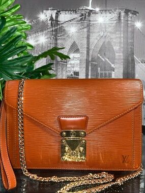 Authentic Louis Vuitton Epi Envelope Flap Sellier Dragonne Clutch Bag